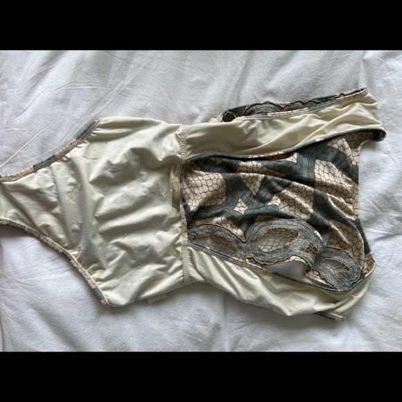 ✨SOLD✨ Agua De Coco Brazil designer one piece bathing suit MSRP $675 - Picture 5 of 8